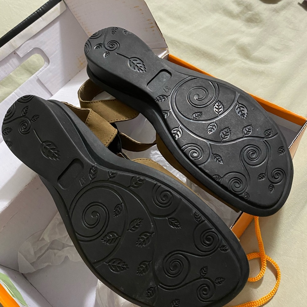 Worn once like new claudine sandals - Picture 2 of 6